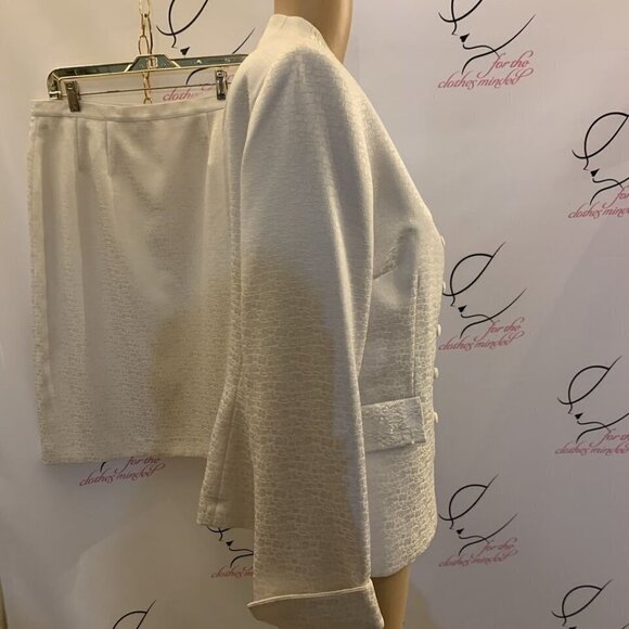 JOHN MEYER SKIRT SUIT. Size 12. Lined Beaded Embroidered Knee Length. DD. - Picture 6 of 10